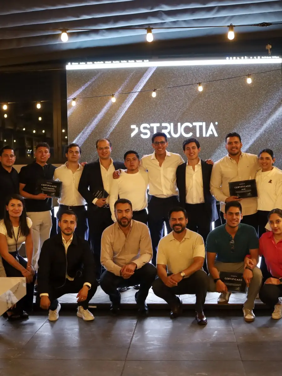 Generación de alumnos certificados de Structia