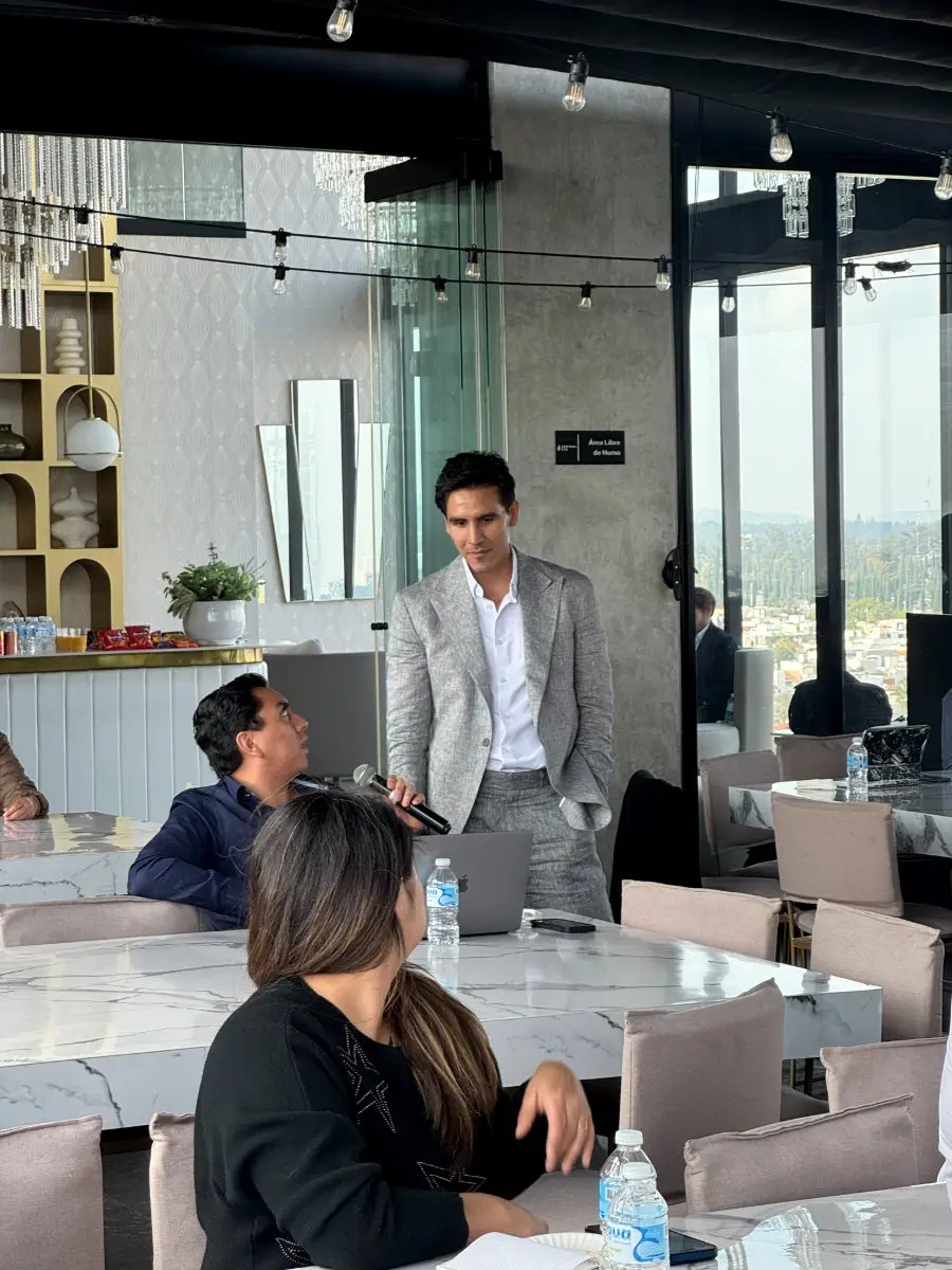 Alonso Arteaga durante una sesión de Forbes